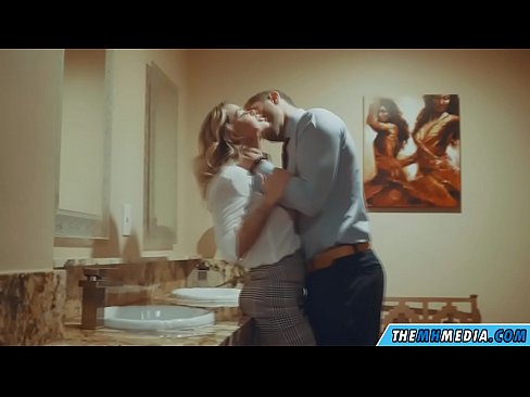 ❤️ Ko vas prsata blondinka zapelje na javnem stranišču ❌ Domače porniče na sl.mailkassa.ru